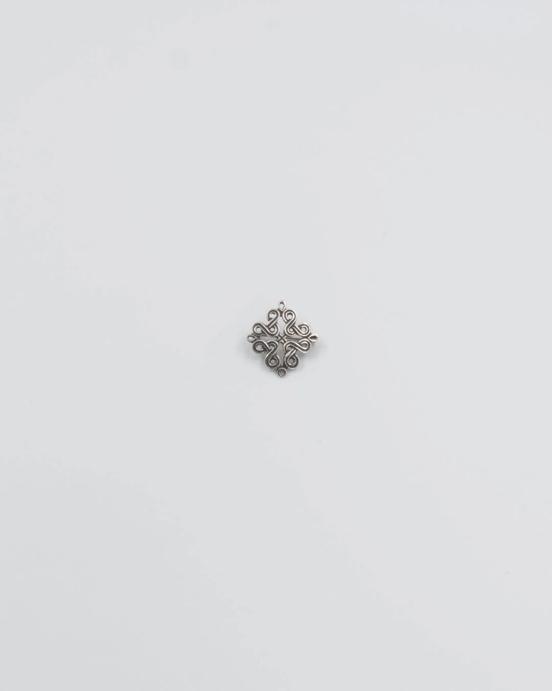 Pidetty Karjalainen nauhapunos -rintakoru hopea