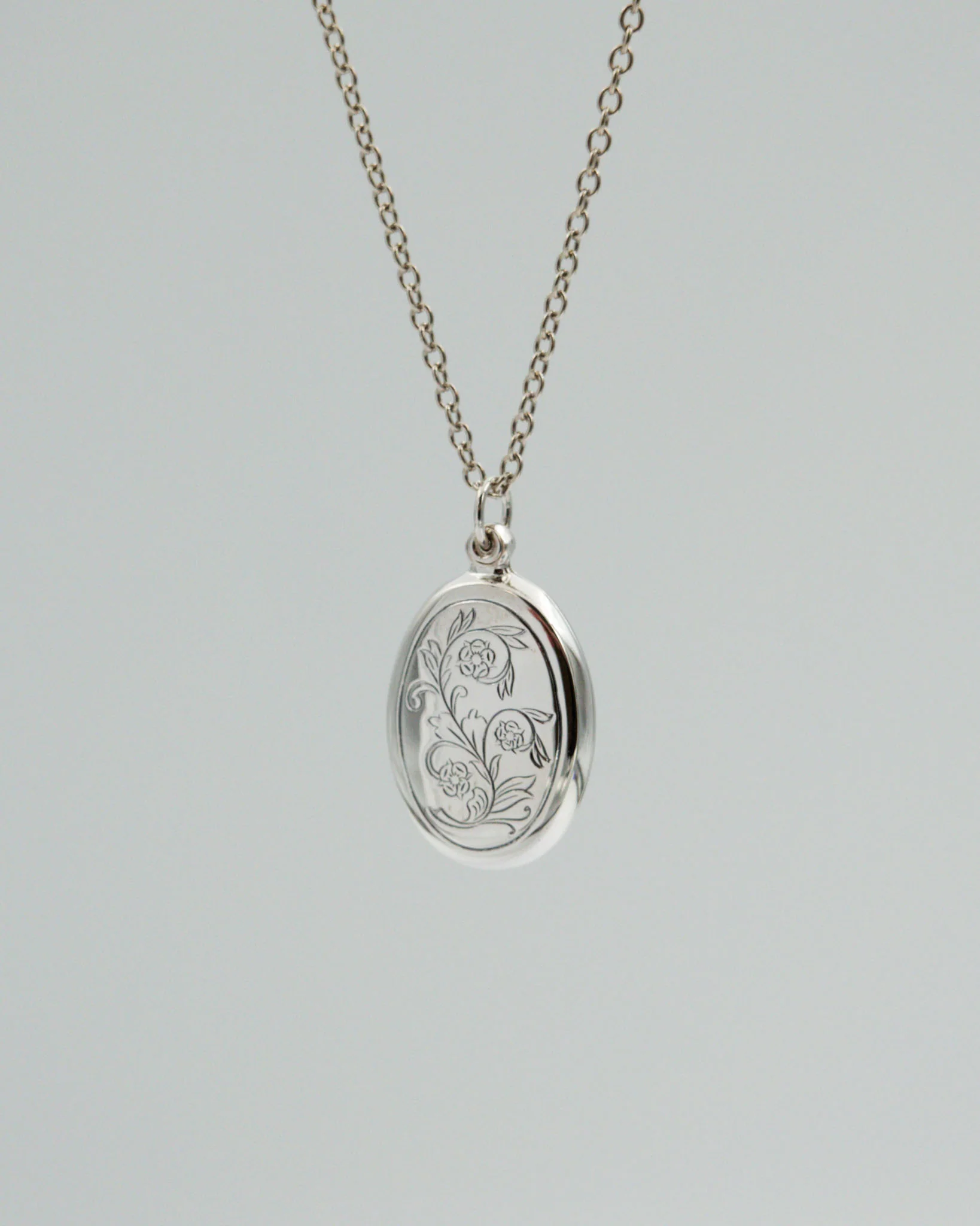 Pidetty Lapin medaljonki hopea