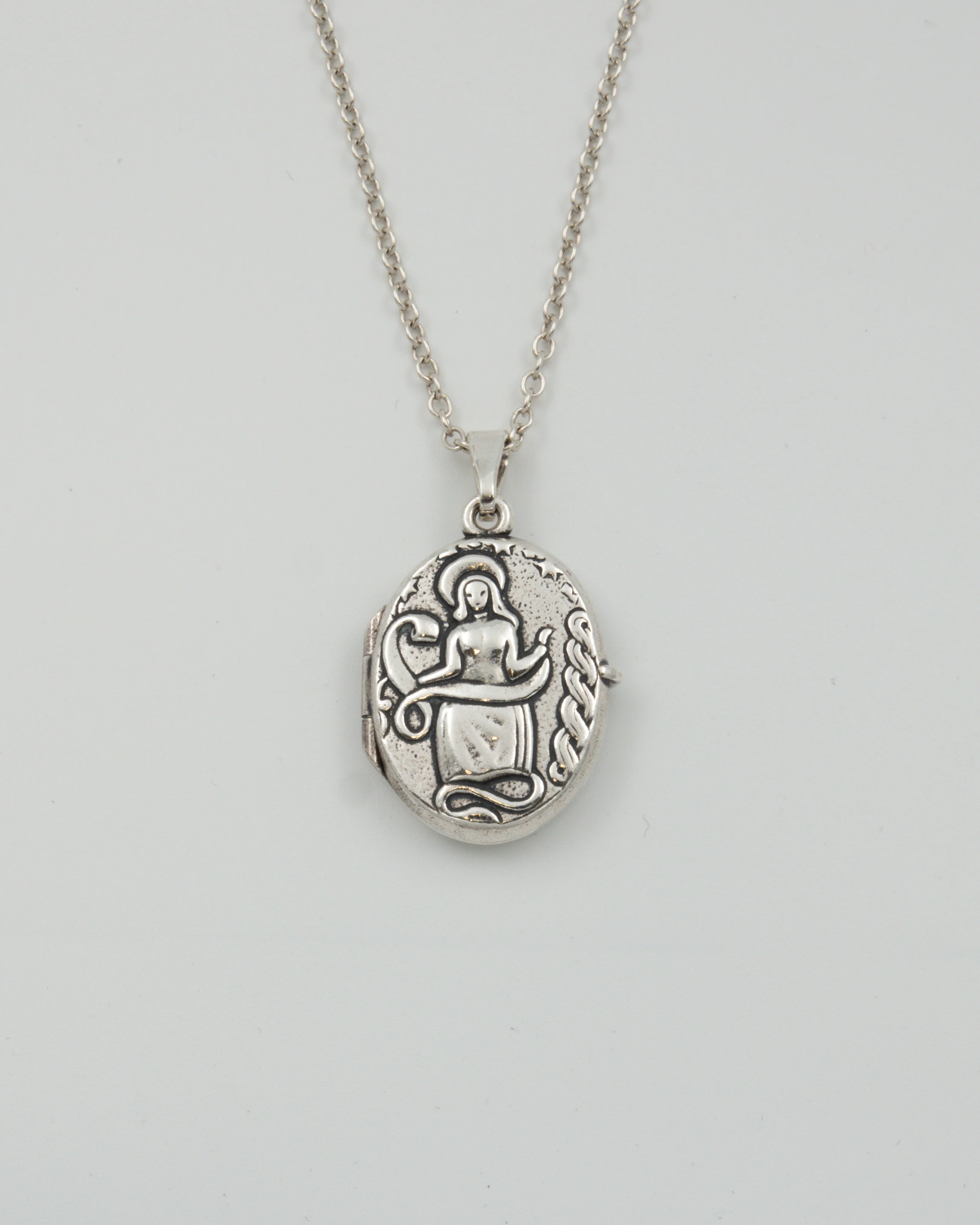 Pidetty Madonna-medaljonki 70 cm hopea